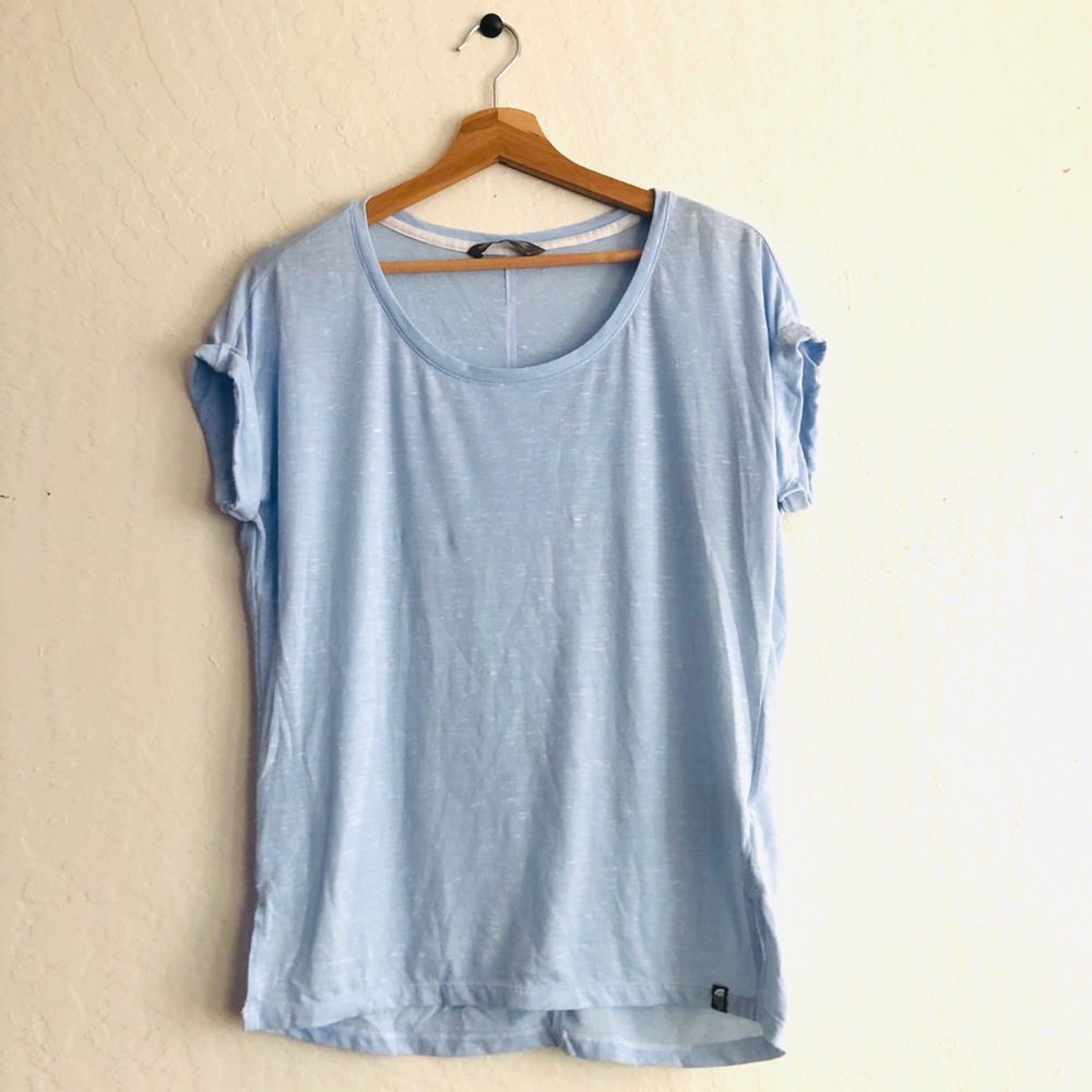 The North Face baby blue round neck t-shirt with cuffed short sleeves Small